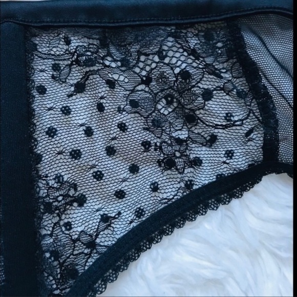 Victoria's Secret Lace Garter Belt - Picture 11 of 16